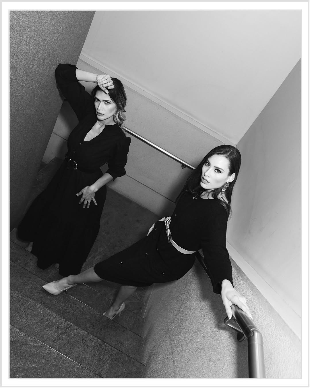 Editorial en blanco y negro